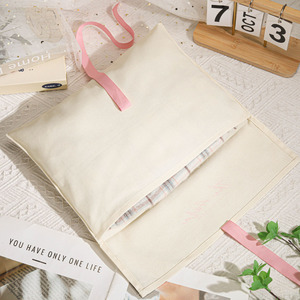 Luxuriöser Brauner Staubbeutel aus Natürlichem Baumwoll-Twill in Umschlagform mit Fliege, Baumwollbeutel als Verpackung für Kleidung und Handtaschen mit Klappe - Product Image 4