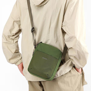 Bolso Bandolera Unisex Wepower con Hojas de Arce Verdes, Ligero, para Viajes, Uso Diario, Color Sólido - Product Image 1