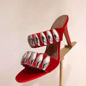 Sandales personnalisées en daim pour femme à double boucle métallique, talons hauts fins, mules à talons aiguilles pour robe - Product Image 3