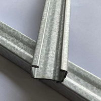 Système de fixation durable pour film PE de serre agricole à portée unique avec cannelure de verrouillage et fil à ressort pour l'installation