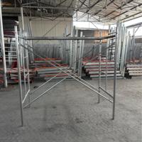 Échafaudage mobile sur roulettes avec garde-corps de sécurité pour les projets de finition intérieure et de rénovation de bâtiments
