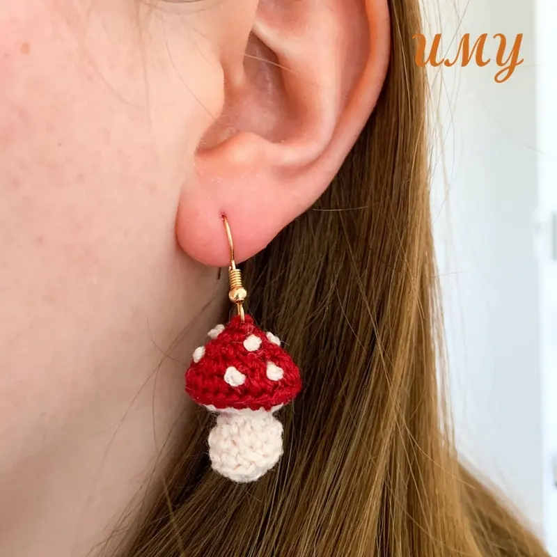 Joyería de moda a granel, venta al por mayor, Pendientes colgantes tejidos hechos a mano, Mini aretes de hongo, pendientes de ganchillo para mujer