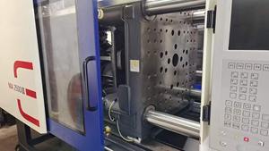 Presse à injecter plastique horizontale industrielle 99% neuve pour préformes PET, 250 tonnes, avec pompe hydraulique PLC et vis de roulement MA2500 - Product Image 3