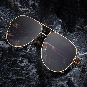 Lunettes de soleil aviateur sur mesure pour hommes, protection UV400, verres PC, monture noire, style Instagram, e-commerce transfrontalier - Product Image 1