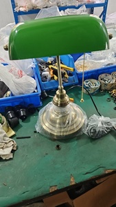 Lampada da Tavolo <span class=keywords><strong>Vintage</strong></span> <span class=keywords><strong>in</strong></span> Vetro Verde e Ferro, a Risparmio Energetico, Semplice ed Ecologica, Stile Tradizionale per Hotel - Product Image 6