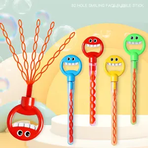 Offre spéciale outil de souffleur de bulles mignon jouet 32 trous baguette à bulles intérieur extérieur enfants activité portable bâton à bulles jouet avec 5 tiges