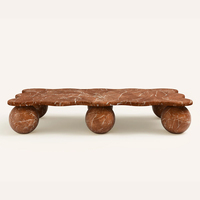 Table basse de salon design artistique en marbre à bords ondulés, avec six pieds en pierre massif en forme de sphère, modèle Dream Home Viral