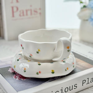 Tasses et soucoupes à café en céramique petites et peintes à la main à prix abordable – Qualité esthétique supérieure pour le thé de l'après-midi et les lattes - Product Image 5