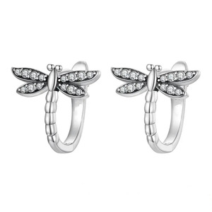 Orecchini a cerchio a forma di libellula per donna, gioielli delicati per tutti i giorni - Product Image 1