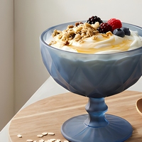 Bol en verre coloré sur pied Zowieware, directement de l'usine / Coupe à fruits en cristal durable avec logo personnalisé / Plat à dessert sur pied en gros