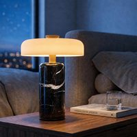 Lampe de table en marbre moderne et minimaliste, rechargeable, à intensité variable, avec abat-jour en verre, à commande tactile et 3 niveaux de luminosité.