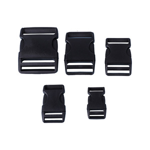 Boucles en plastique noir pour sacs à dos, sacs de taille, bretelles réglables, accessoires de sac, couleur unie, design léger et durable - Product Image 1