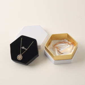 Boîte à bijoux de luxe hexagonale pour mariage et fiançailles, nouveau design, tissu en daim, emballage de bijoux - Product Image 5