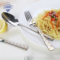 Ensemble de cuillères à soupe en acier inoxydable avec manche en spirale plaqué or, prêtes à être expédiées, pour restaurants et cadeaux promotionnels