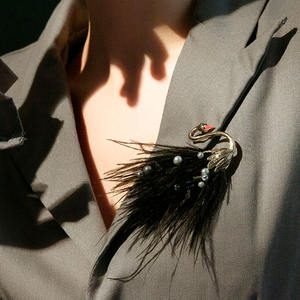 Stylish Alloy &amp; Ostrich Feather Brooch Pin Antique <strong>Black</strong> with <strong>Pearl</strong> for Women's Party Jewelry-Wedding &amp; Gift Ideas - Product Image 4