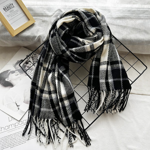Écharpe à carreaux noire et blanche, nouvelle collection, vente en gros d'usine, châle chaud et polyvalent de style britannique, cache-cou haut de gamme pour femme - Product Image 3