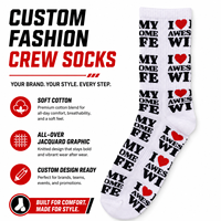 Chaussettes de sport tendance style streetwear en coton doux et respirant, écologiques et confortables, logo personnalisé disponible, toutes tailles adultes.