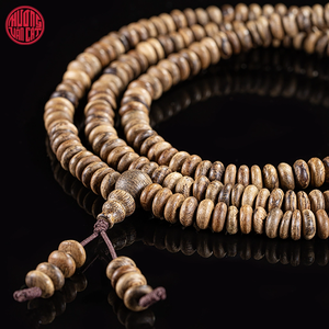 สร้อยข้อมือกระดุมไม้มาเลย์แบบเรียบ6มม. พร้อมเม็ดอัญมณีธรรมชาติ - Product Image 4