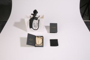 Caja de Joyería Magnética con Forma de Libro, Personalizable con Logotipo, Venta al Por Mayor, para Guardar Collares, Anillos y Aretes - Product Image 3