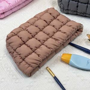 Nouvelle Trousse de Maquillage Rembourrée Élégante à Fermeture Ouverte Grande Capacité Pochette Décontractée Transfrontalière Douce et Moelleuse Rangement Multifonctionnel - Product Image 3