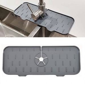 Protector de Silicona de Grado Alimenticio Antisalpicaduras y Tapete para Grifo de Fregadero en Oferta - Product Image 1