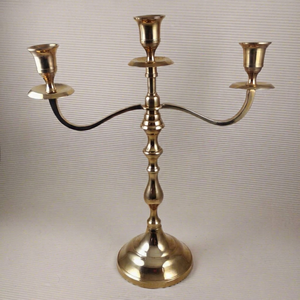 Candelabros Vintage Empaquetados para Exportación con Bajo Nivel de Daño - Exportador de Candelabros de Latón Sólido - Product Image 1