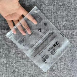 Sacs en plastique à fermeture éclair givrés personnalisés, résistants à l'humidité, pour l'emballage de t-shirts, de chaussures et de vêtements, avec logo imprimé - Product Image 5