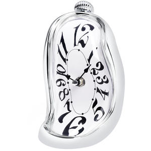 Horloge torsadée à talons hauts créatifs pour la maison Horloge fondante Décoration de salon Pendentif Tenture murale Réveil - Product Image 1