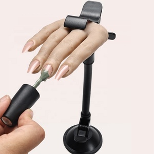 Main de pratique en silicone pour ongles en acrylique Manucure professionnelle Formation des ongles Modèle de main Prothèse de pratique des ongles Doigt - Product Image 1
