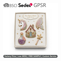 Coffret Cadeau de Pins Fantaisie Cinq Motifs – Badge Métallique et Coussin en Velours pour Fête Thème Enchanté – Souvenir en Gros