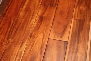 L'acajou de style moderne d'acacia imperméable lisse rougeâtre a machiné le plancher de bois dur avec de haute qualité et bon prix