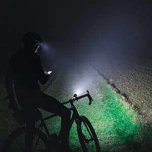 Luce anteriore per bicicletta da montagna ABS ad alta luminosità con ricarica impermeabile per PC con montaggio manubrio a LED