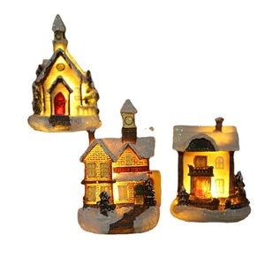 Casita de Resina Navideña Iluminada con Luces LED para Decoración de Ventanas del Hogar, Estilo Europeo - Product Image 5