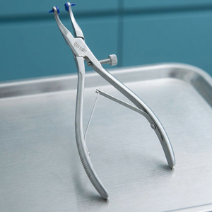Bk Industries Pince dentaire à bec fendu, bord dentelé, poignée moletée pour extraction dentaire, argent, instrument chirurgical manuel de classe - Product Image 4