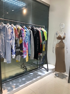 Jupe en satin décontractée à coupe biaisée, fabricants de vêtements Old Money verticaux certifiés Sedex BSCI, sur mesure pour femmes - Product Image 4