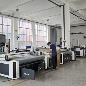 Cortador plano digital de cartón de nido de abeja con <span class=keywords><strong>caja</strong></span> de cartón personalizado con herramienta de cuchillo oscilante eléctrico - Product Image 1