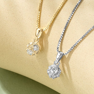 <span class=keywords><strong>Collana</strong></span> con Pendente Geometrico in <span class=keywords><strong>Argento</strong></span> 925 Personalizzabile con Logo, Romantico Moissanite Rotondo da 3mm, Regalo per Donne e Ragazze - Product Image 2