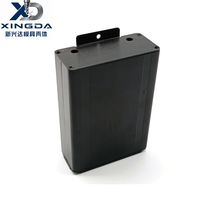 Boîtier électronique rectangulaire noir en aluminium extrudé avec support de montage pour module amplificateur audio et carte de circuit imprimé