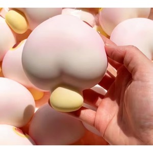 Jouet anti-stress mignon en forme de pêche simulée, adorable ornement créatif de dessin animé, vente en gros, doux et à rebond lent, amusant à presser - Product Image 1