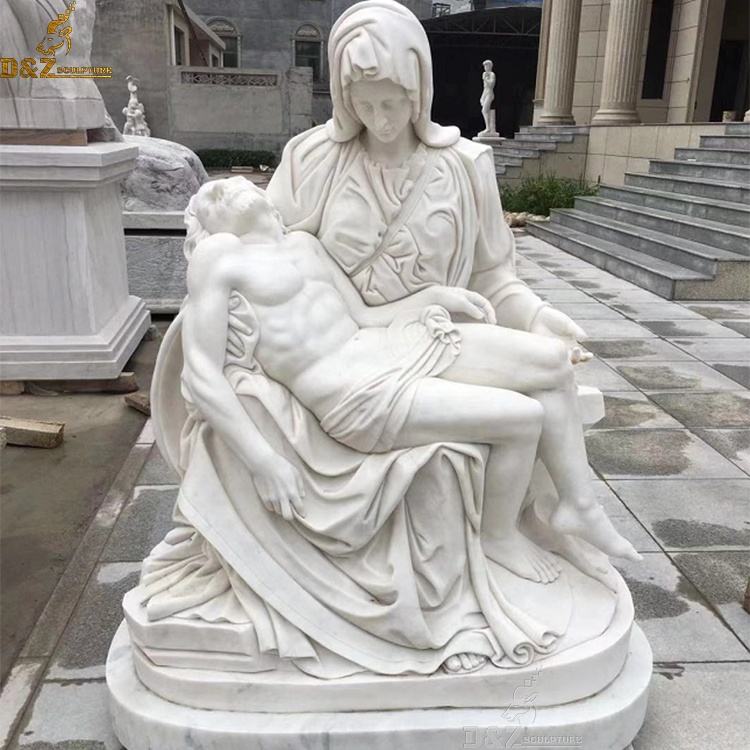 ミケランジェロの宗教的装飾: 自然石手彫りのライフサイズピエタ像