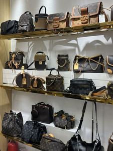 Wholesale China Brand New High Quality Luxury Designer Tote <b>Bags</b> Women's Shoulder <b>Bags</b> Zipper Closure Two Handles Waterproof PU - Product Image 5