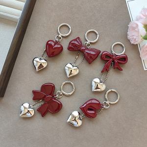 Porte-clés en métal avec pendentif cœur bordeaux 2026, accessoire nœud papillon, décoration de sac, élégant ornement en acrylique - Product Image 3