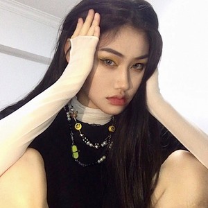 Collar en capas de aleación de zinc con diseño de mariposa y cara sonriente, joyería de moda de varias capas para mujer - Product Image 1