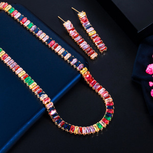 Parure de bijoux de mariée haut de gamme en cristal arc-en-ciel avec boucles d'oreilles et collier en zircon pour femme - Product Image 4