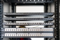 Baie de serveur industrielle sur pied avec options de taille complète pour câblage commercial structuré