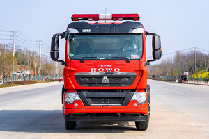 2025 Sinotruk Howo <span class=keywords><strong>Camion</strong></span> de pompiers en mousse robuste de 8 tonnes avec réservoir d'eau aérien Nouvel état pour l'intervention d'urgence et le sauvetage - Product Image 6