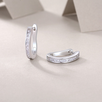 Boucles d'oreilles créoles en argent sterling 925 avec moissanite taille princesse pour femme, boucles d'oreilles huggie en moissanite serties en canal