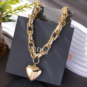 Vendita calda personalizzabile traforata croce Punk Rock Choker collana Choker di Halloween in lega placcata in oro ciondolo grande cuore d'amore da donna - Product Image 2