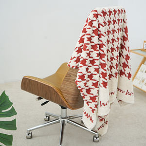 Manta de punto Jacquard 3D ligera y personalizada, forro polar esponjoso con estampado rojo Reversible, estilo moderno, suave, acogedor, cálido, regalo perfecto - Product Image 2