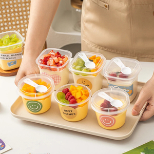 Vente en gros de petites tasses à <span class=keywords><strong>yaourt</strong></span> rondes transparentes en plastique de 5oz personnalisées petites tasses à crème glacée en plastique pour dessert et <span class=keywords><strong>yaourt</strong></span> avec couvercle - Product Image 3